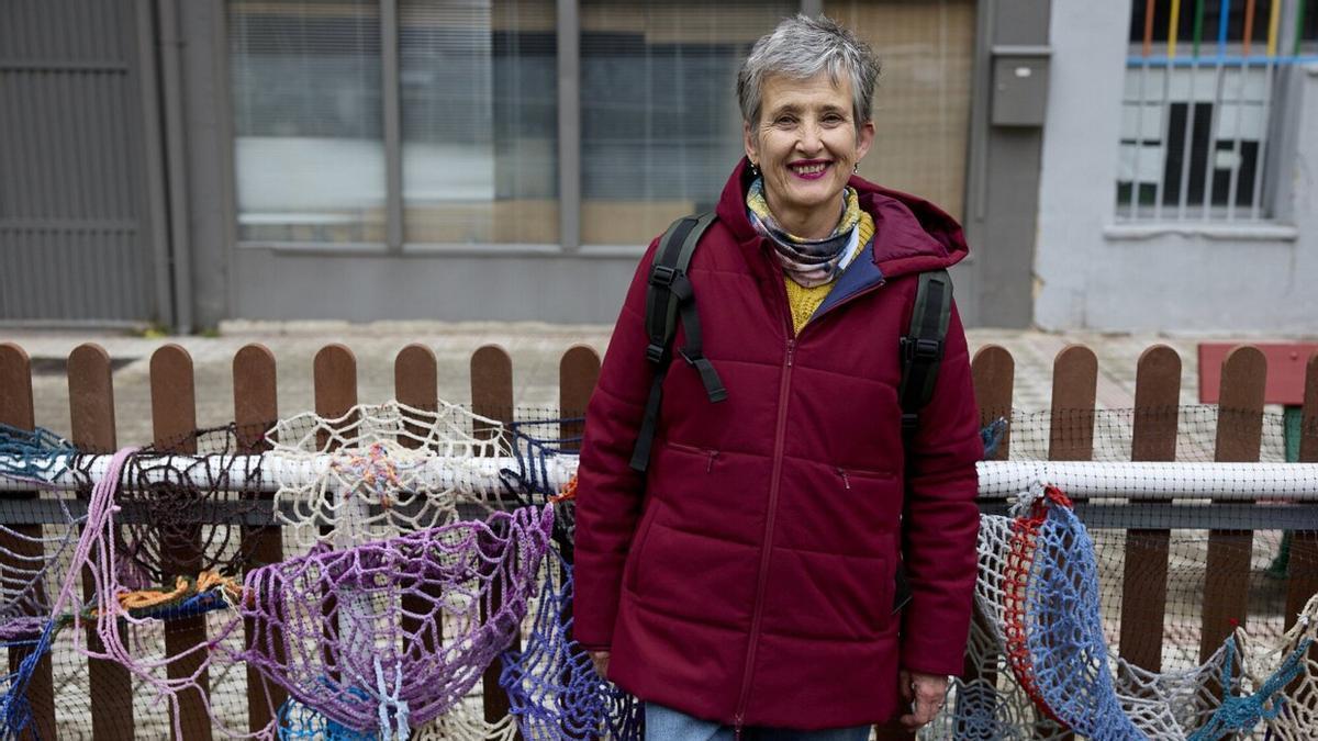 Maite Velasco posa junto al huerto urbano de San Juan.