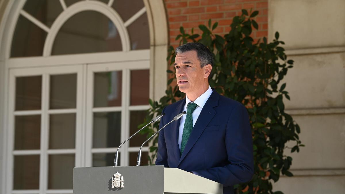 Pedro Sánchez durante la declaración institucional.