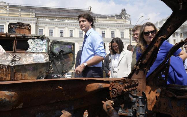 Visita por sorpresa a Kiev del primer ministro canadiense Justin Trudeau. Visita por sorpresa a Kiev del primer ministro canadiense Justin Trudeau.