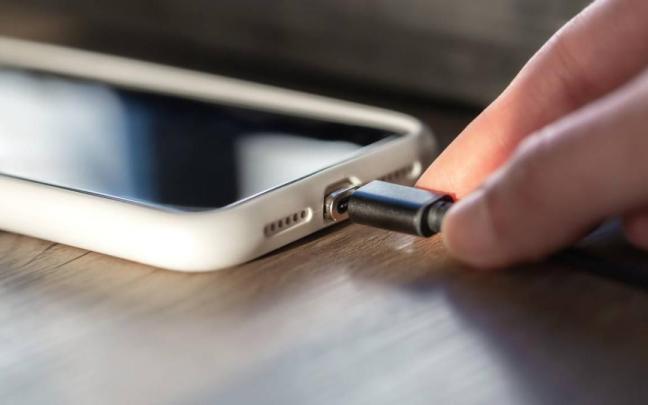 Activar el modo avión al cargar el móvil, ¿sí o no?