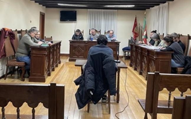 El presupuesto ha sido aprobado con los votos del PNV mientras que EH Bildu se abstuvo