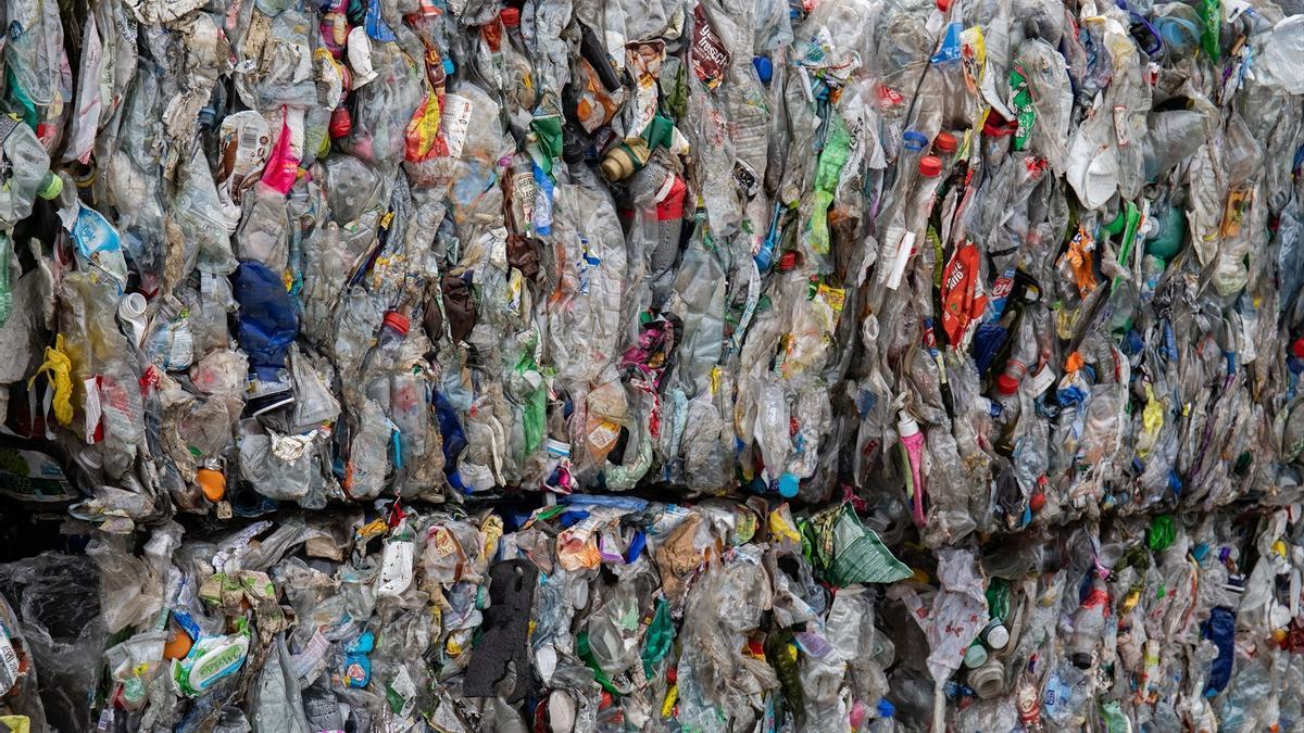 Residuos en una planta de reciclaje.