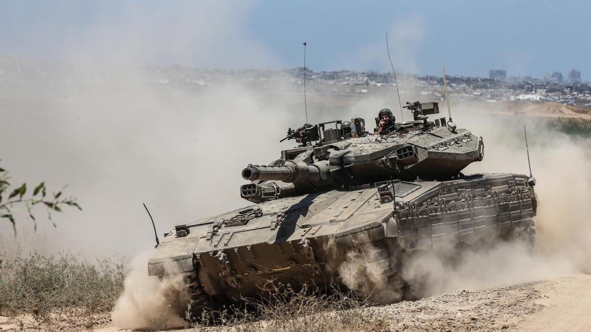 Un tanque israelí en la frontera con Gaza.