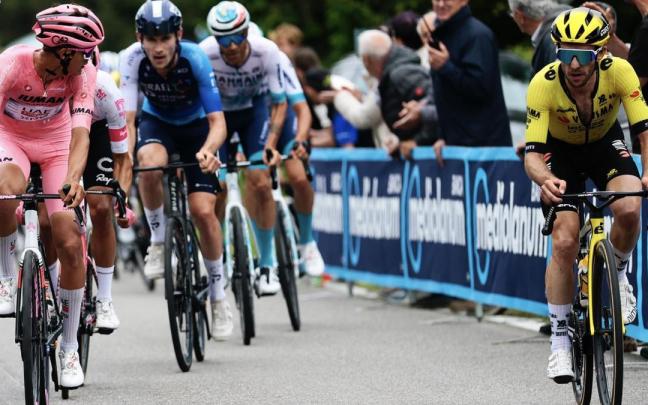 Del Toro observa al resto de rivales. / UAE / Sprint Cycling Del Toro observa al resto de rivales.