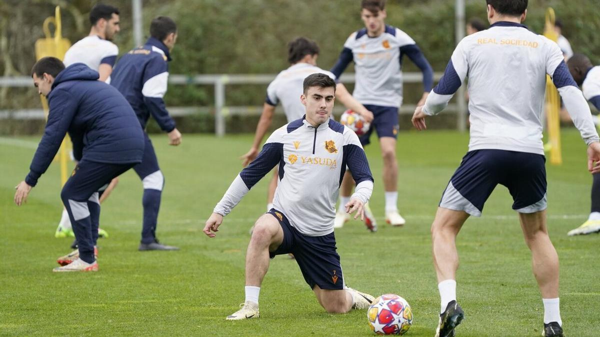 Barrene entrenando en vísperas del partido del PSG. / RUBEN PLAZA