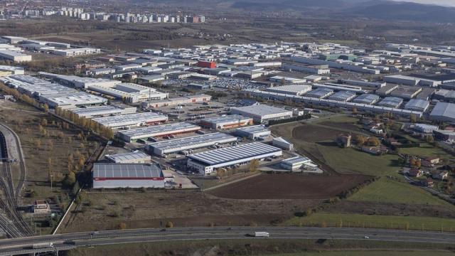Gasteizko Udalak 800.000 euro inbertituko ditu Jundizko industrialdean eta Zabalganan argiteria berritzeko.