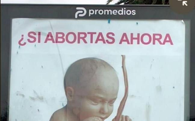Cartel en el que se puede leer el ataque a la Conferencia Episcopal y que se ha visto en marquesinas de Donostia. Cartel en el que se puede leer el ataque a la Conferencia Episcopal y que se ha visto en marquesinas de Donostia.