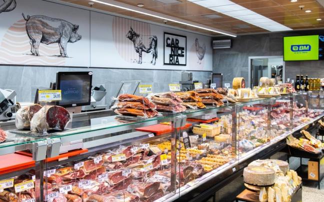 Imagen de la sección de charcutería de un establecimiento BM.