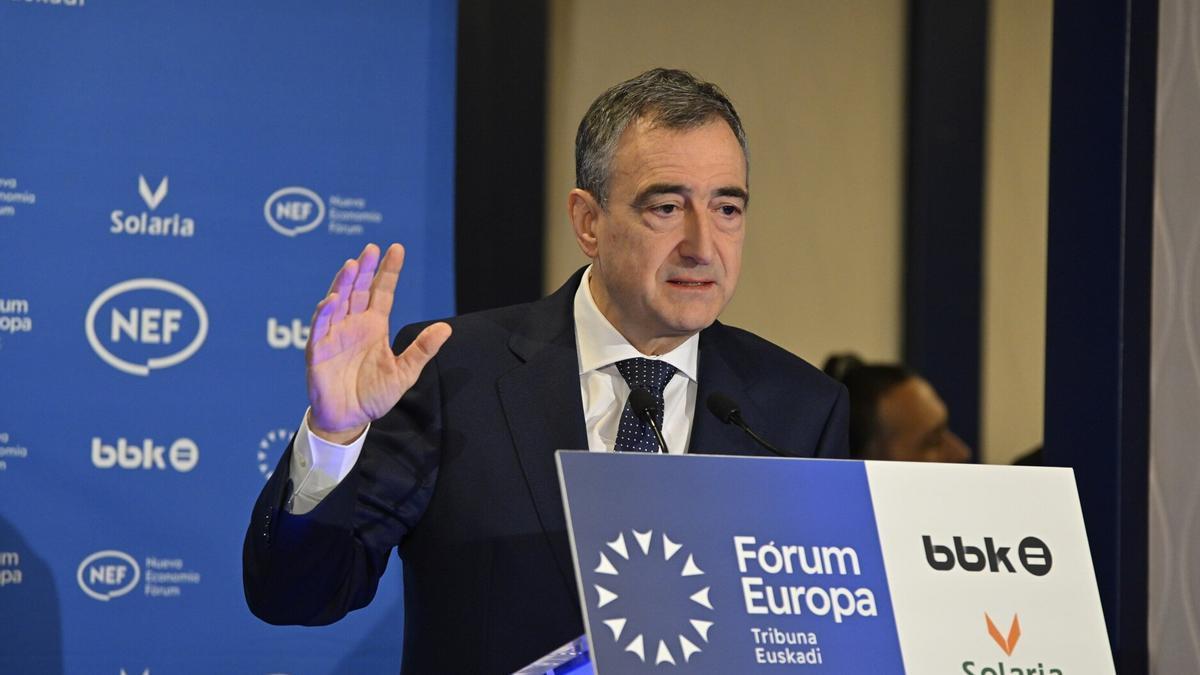 El presidente del PNV, Aitor Esteban, analiza la actualidad política en una conferencia-coloquio en el 'Fórum Europa. Tribuna Euskadi'.