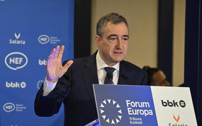 El presidente del PNV, Aitor Esteban, analiza la actualidad política en una conferencia-coloquio en el 'Fórum Europa. Tribuna Euskadi'.