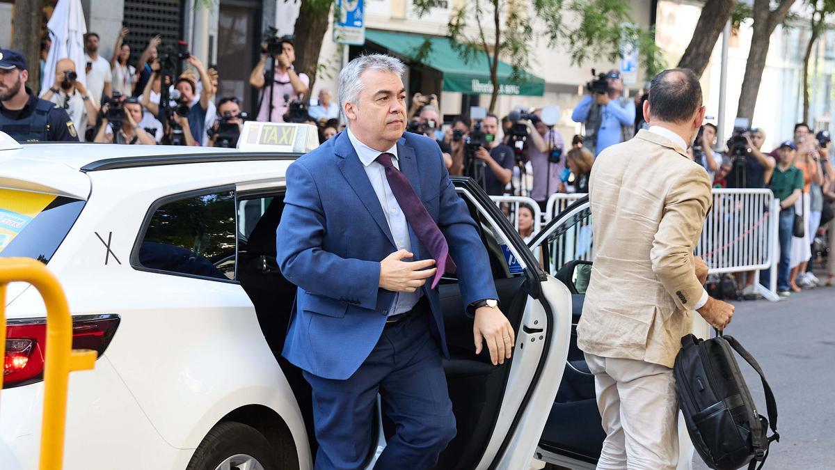 El exsecretario de Organización del PSOE Santos Cerdán a su llegada a declarar en el Tribunal Supremo