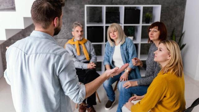 Un grupo de propietarios toman decisiones sobre la comunidad