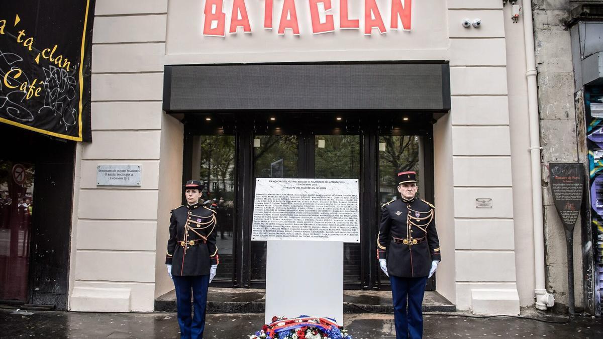 Paris attacks anniversary ceremony