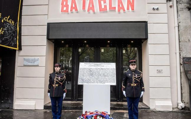 Paris attacks anniversary ceremony