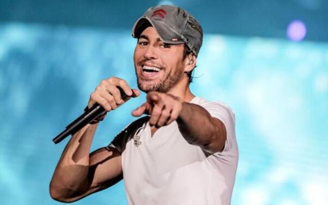 'Así es la vida' es la nueva canción que ha publicado Enrique Iglesias junto a María Becerra