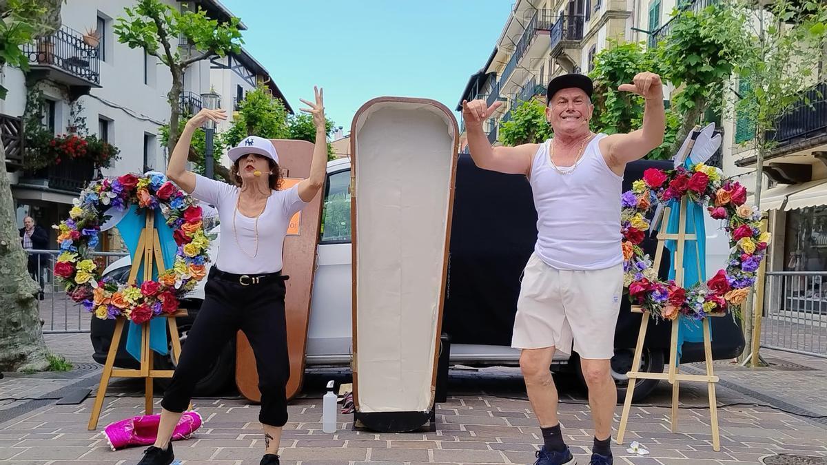 La compañía Trapu Zaharrak cierra el ciclo con la obra ‘Azkena eta bagoaz’