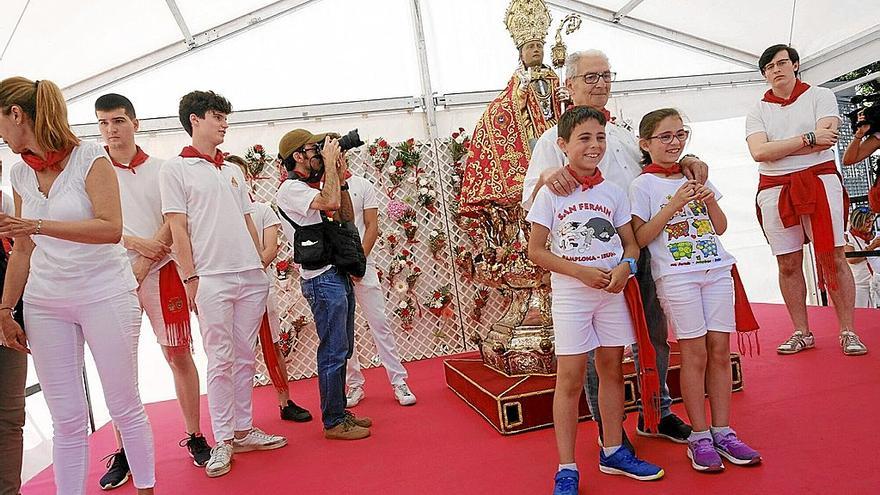 Ofrenda floral a San Fermín por el Día del Niñ@.