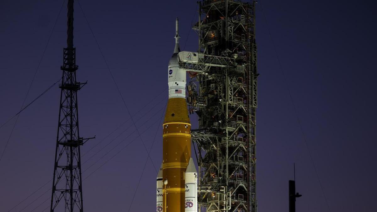 La nave espacial Orión, en el marco de la misión Artemis, transportará a cuatro astronautas en un viaje alrededor del satélite.