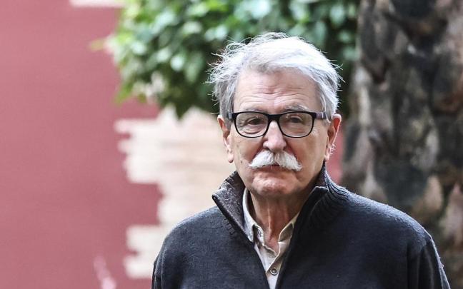 Vicent Torrent es el fundador del grupo de folk Al Tall. Vicent Torrent es el fundador del grupo de folk Al Tall.