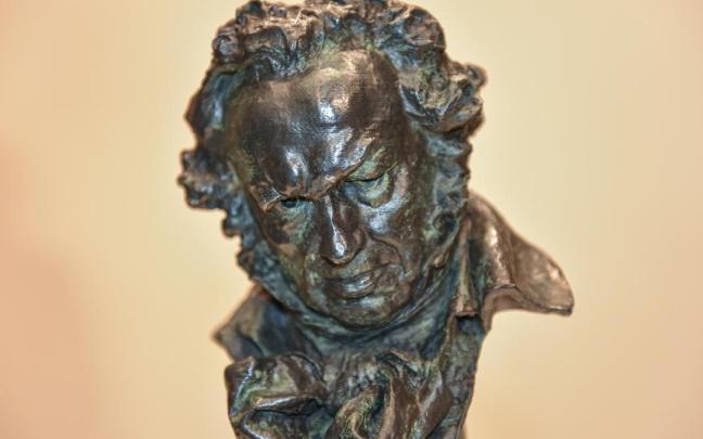 Foto detalle de la estatuilla de Goya, durante la presentación de los Premios Goya 2026.