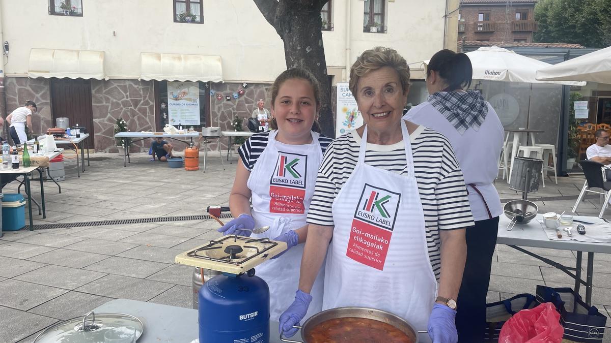 Iaz egin zen Marmitako Txapelketaren bi partaide.
