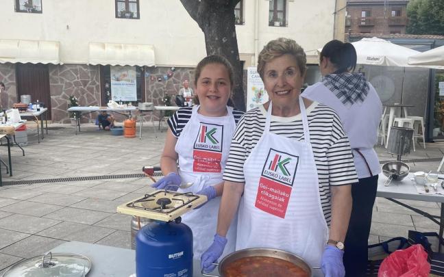 Iaz egin zen Marmitako Txapelketaren bi partaide.