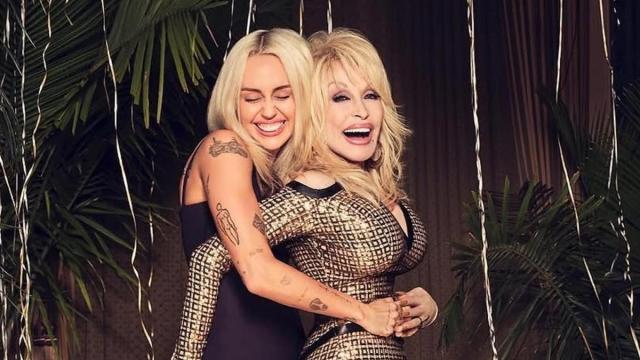 Miley Cyrus recuerda a Dolly Parton en su regreso a los escenarios con una actuación muy especial.