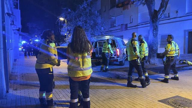 Efectivos del Samur en el lugar del crimen. Efectivos del Samur en el lugar del crimen.