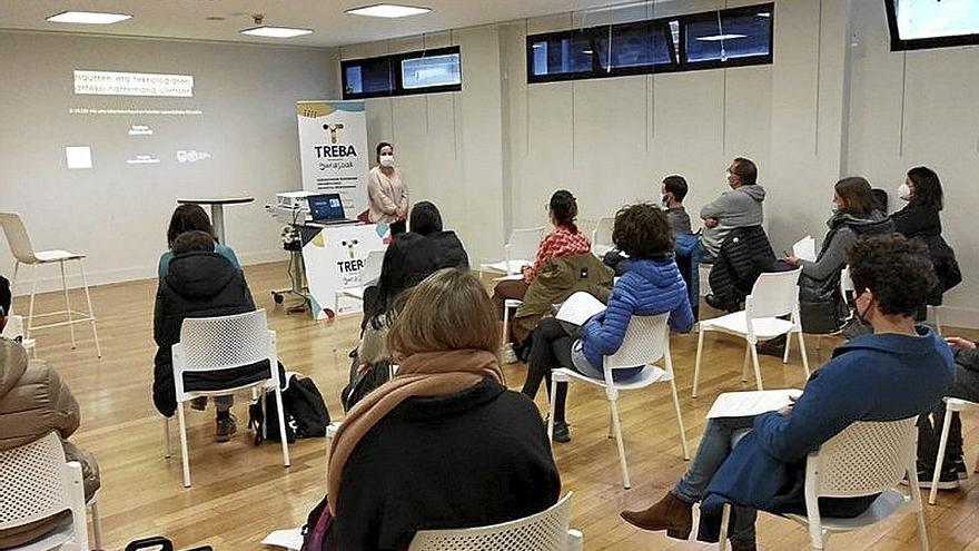 Una charla de Treba Gurasoak en Lazkao.