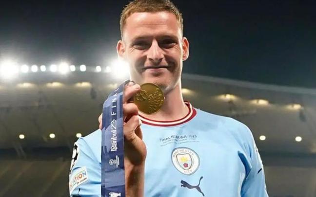 Sergio Gómez tras ganar la Champions League con el Manchester City la pasada temporada. / N.G.