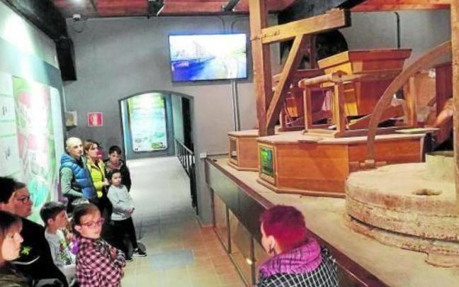 Una visita guiada en el molino de Fanderia.
