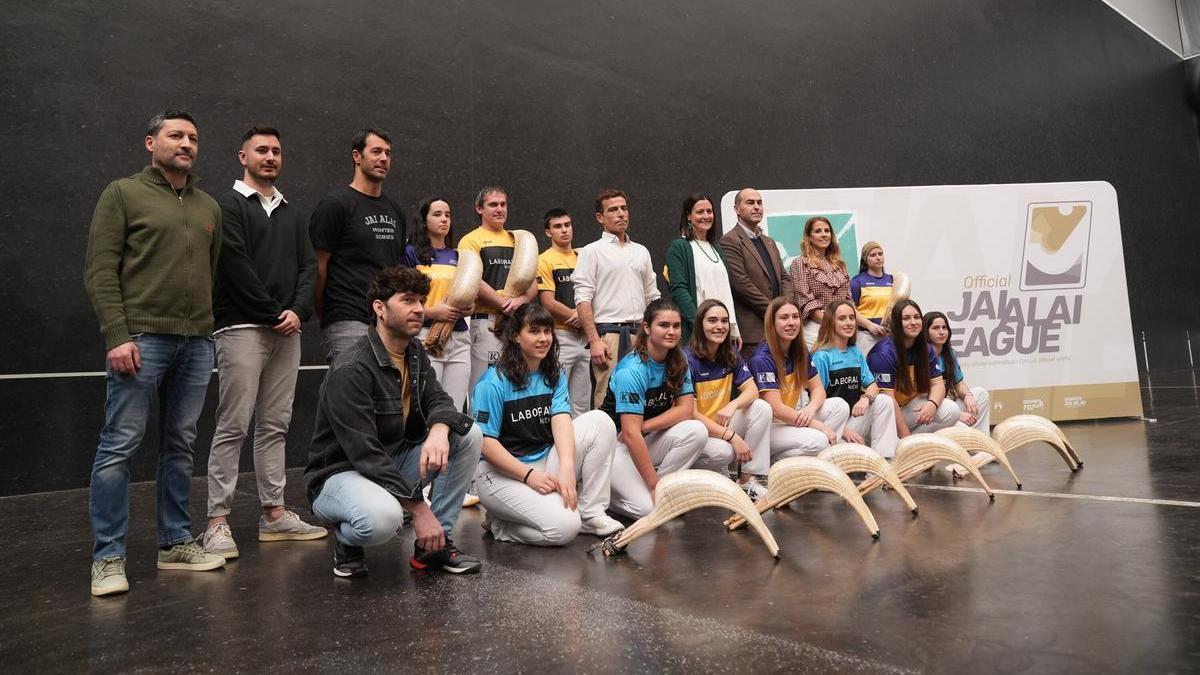 Foto de familia de la presentación.