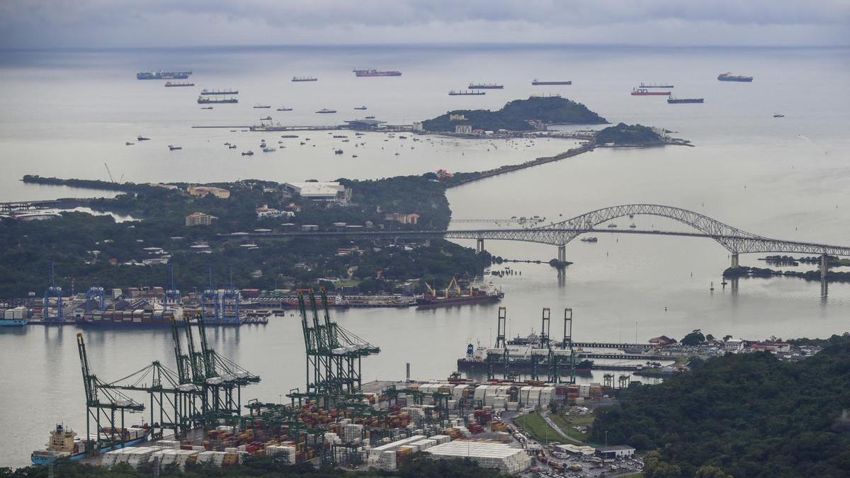 Congestión de buques en el Canal de Panamá por la sequía.