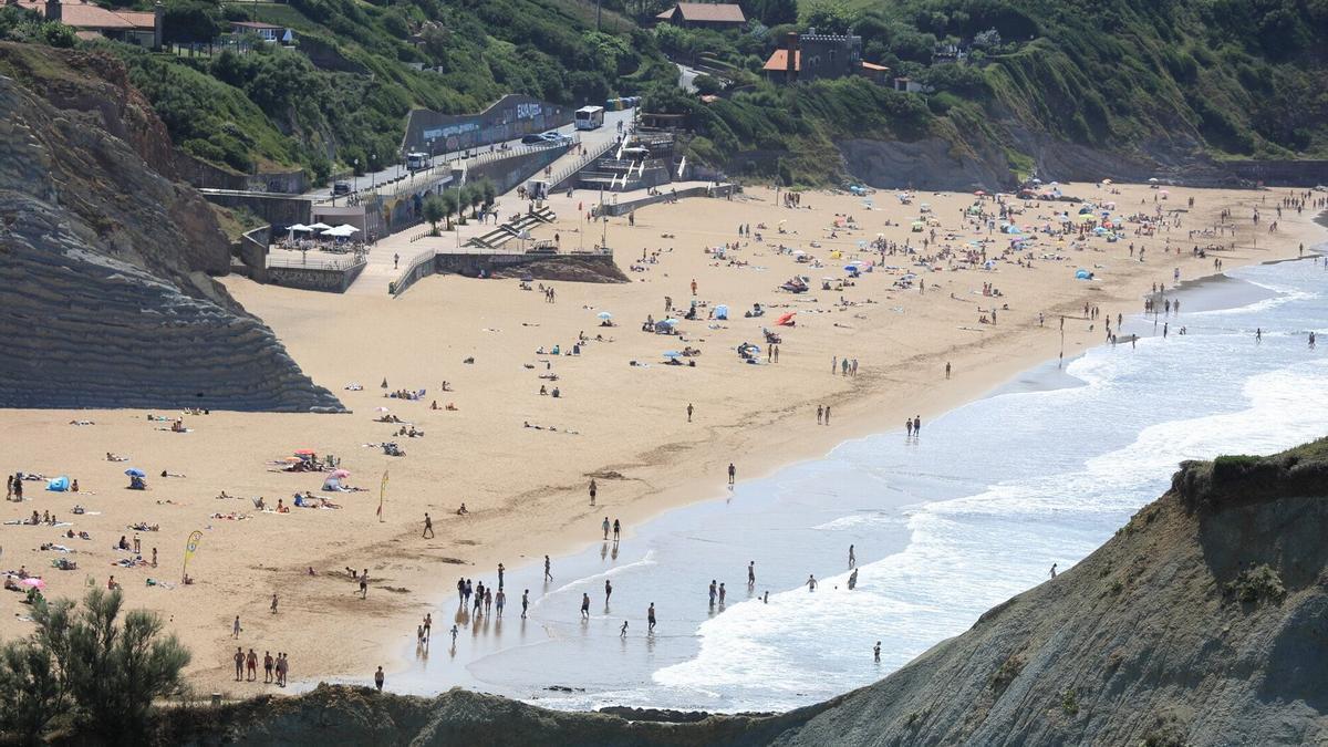 Perspectiva de Atxabiribil, una de las playas de Sopela