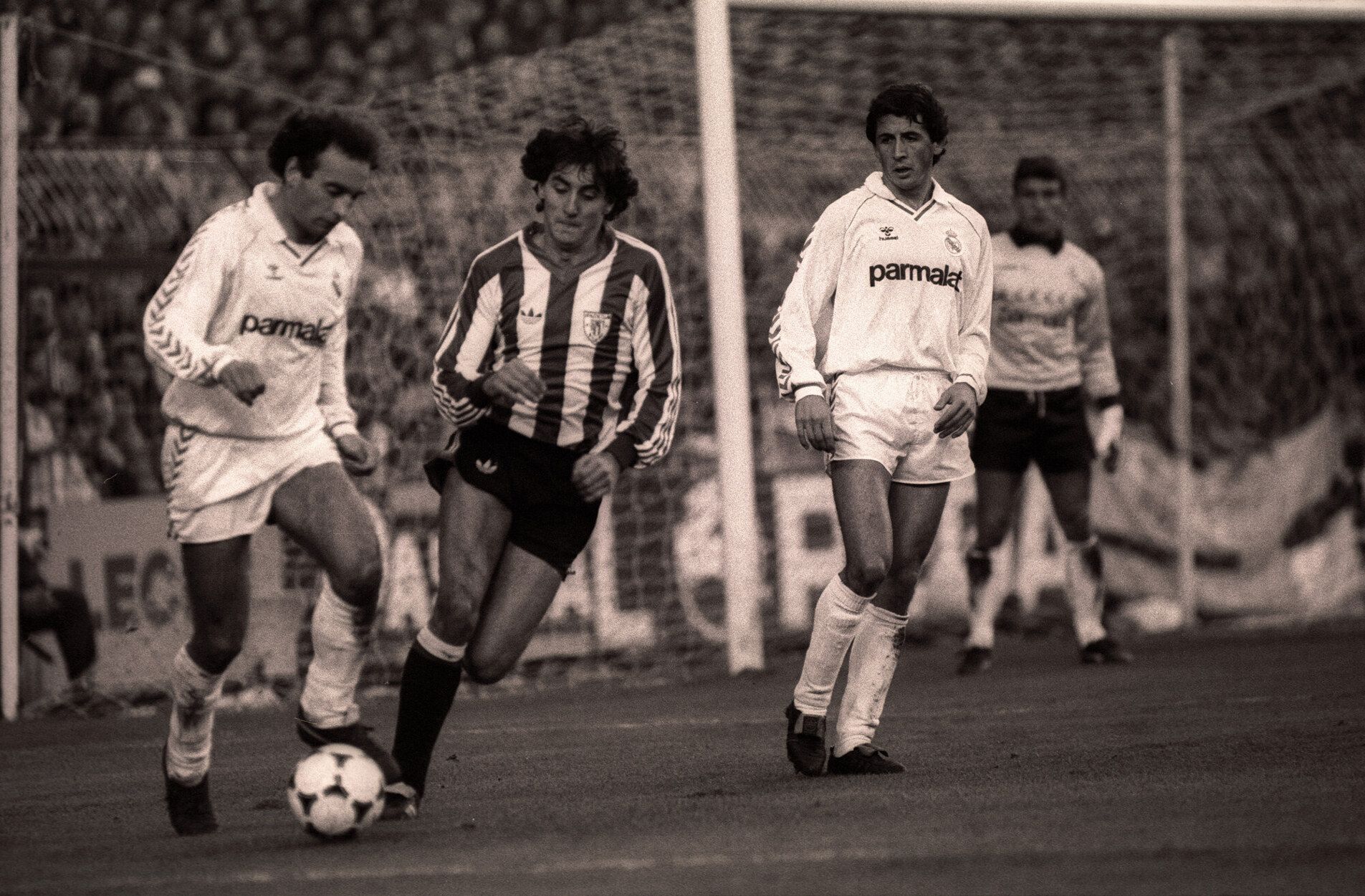 En la imagen, podemos ver a Patxi Salinas durante el partido entre el Real Madrid y el Athletic de Bilbao en 16 de noviembre de 1986.