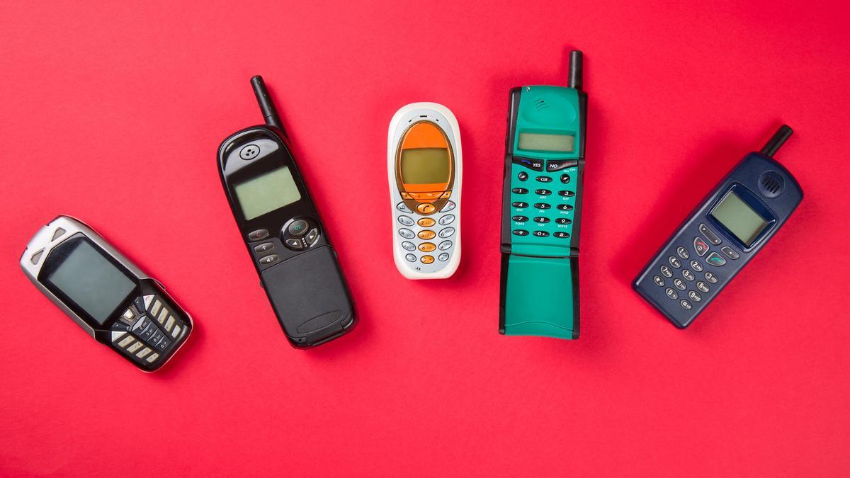 Modelos antiguos de teléfonos móviles sin internet.