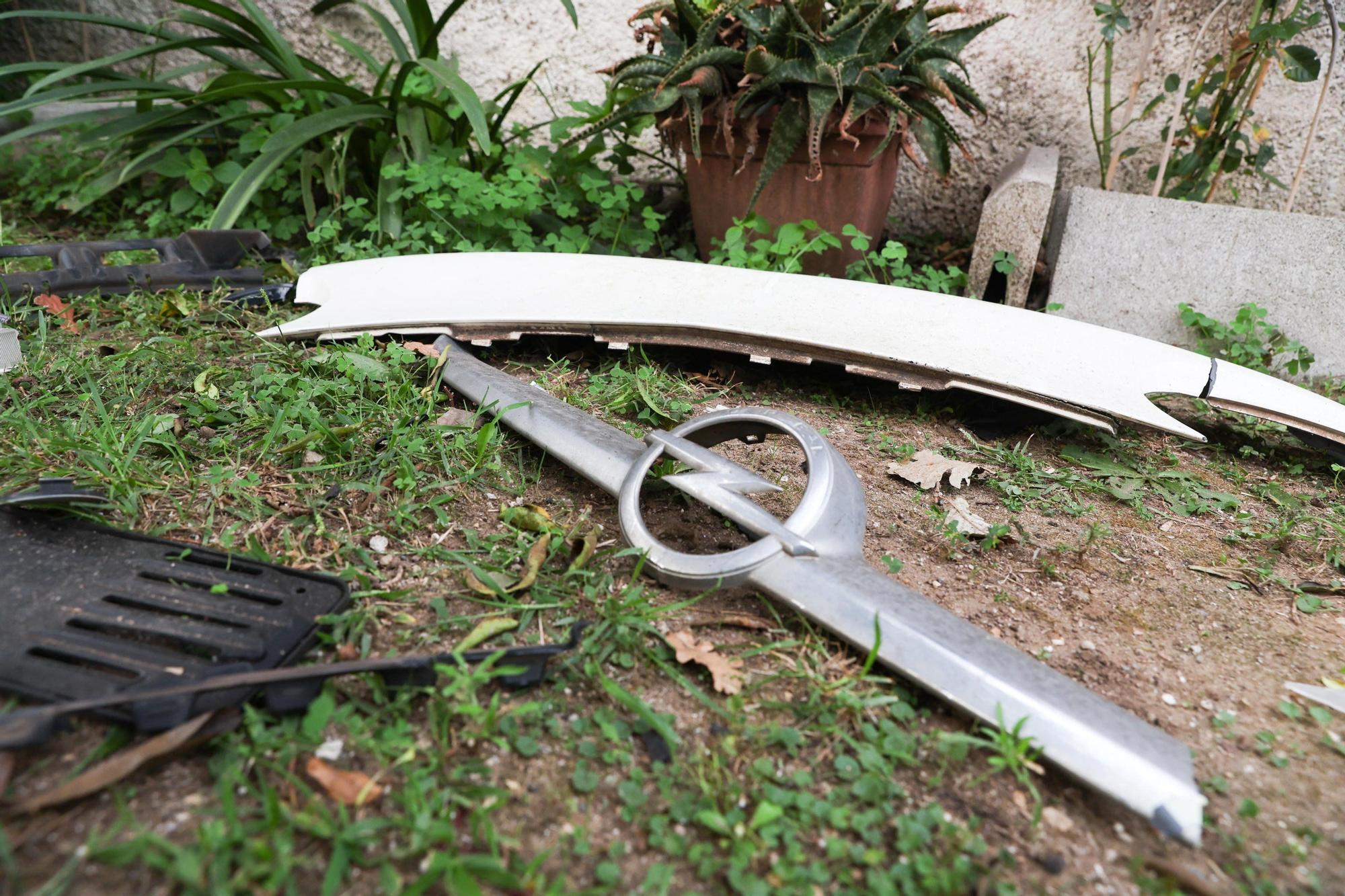 Restos del coche del periodista italiano Sigfrido Ranucci, destruido en un ataque con bomba.