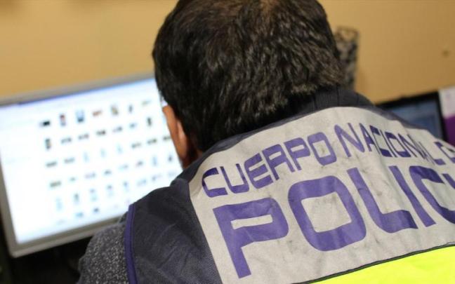 Detenido un profesor de Logroño por hacerse pasar por un menor en redes y pedir fotos sexuales a una niña. / EP Detenido un profesor de Logroño por hacerse pasar por un menor en redes y pedir fotos sexuales a una niña.