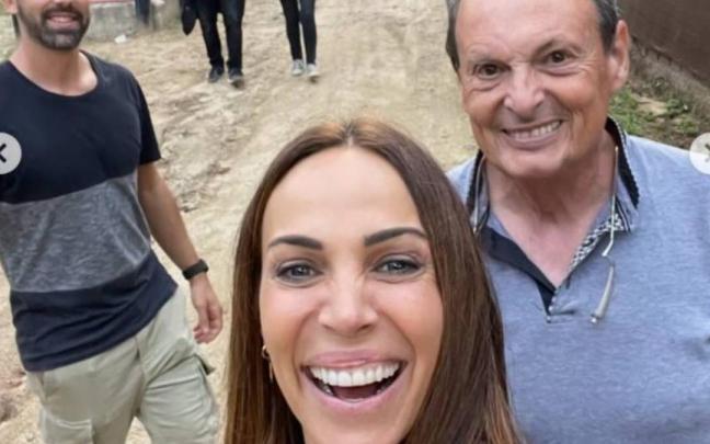 Nerea Garmendia junto a su padre y su pareja
