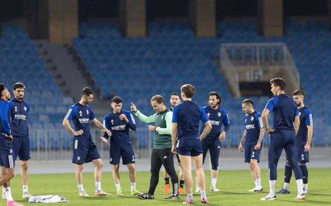 Entrenamiento de Osasuna en Riad. / DIARIO DE NOTICIAS