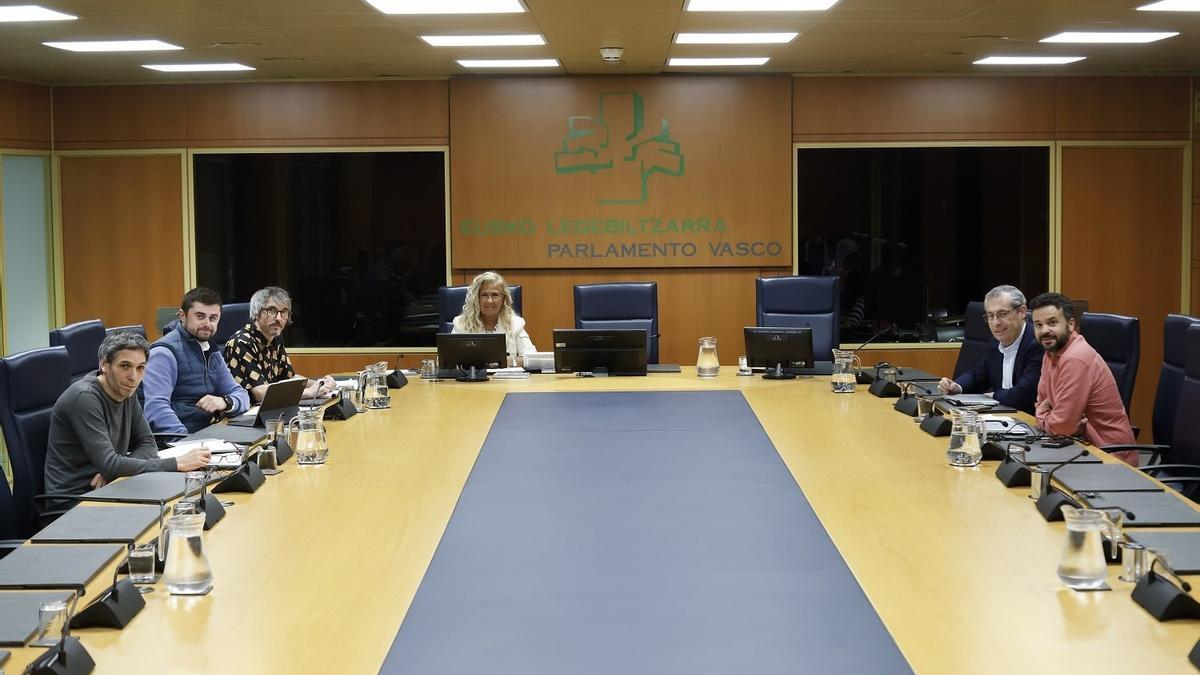 Reunión de la ponencia que estudia las enmiendas presentadas a la Ley de Empleo Público.