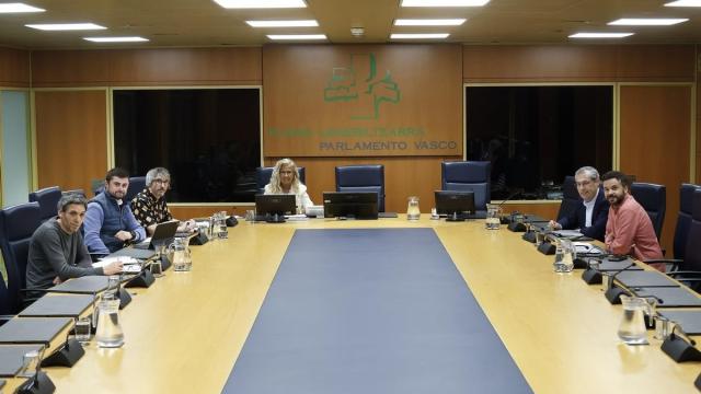 Reunión de la ponencia que estudia las enmiendas presentadas a la Ley de Empleo Público.