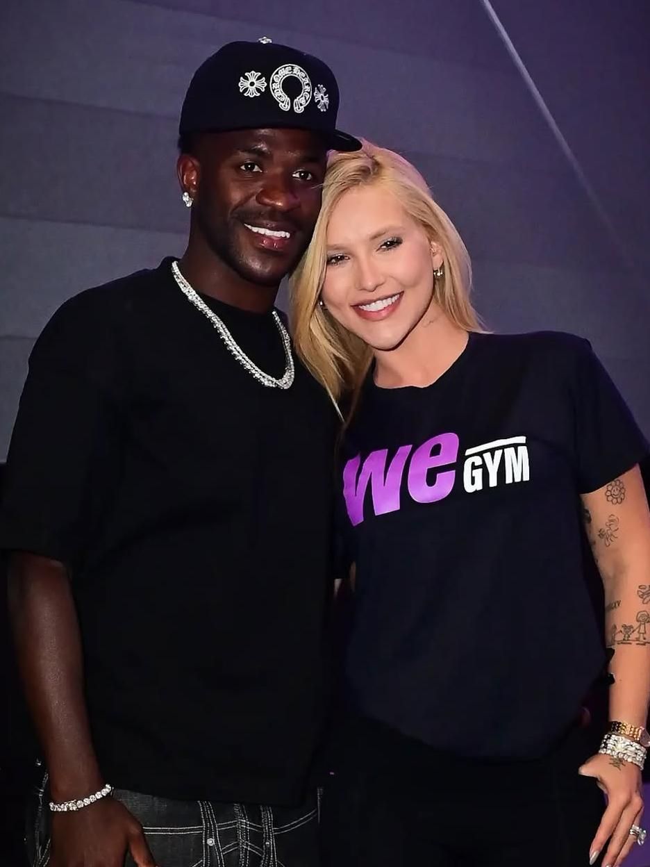 Vini Jr. junto a su pareja, la influencer Virginia Fonseca.