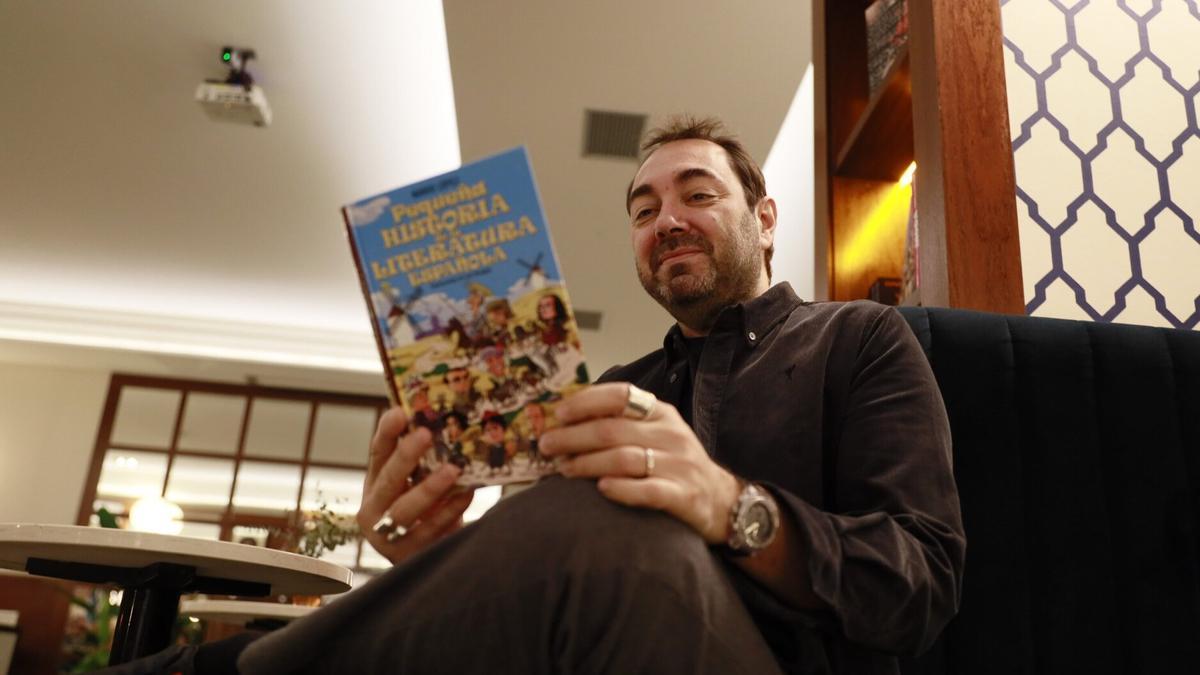 'Pequeña historia de la literatura española' es el último libro de Nando López.