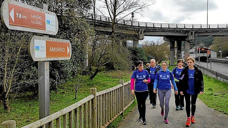 Un anterior marcha comarcal por la Igualdad por el Parque Lineal del Nervión.