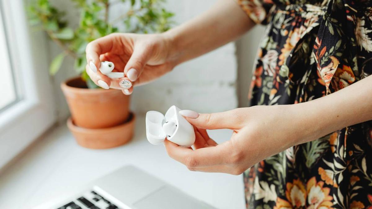 Cómo limpiar los auriculares: el truco definitivo para eliminar toda la suciedad sin dañarlos