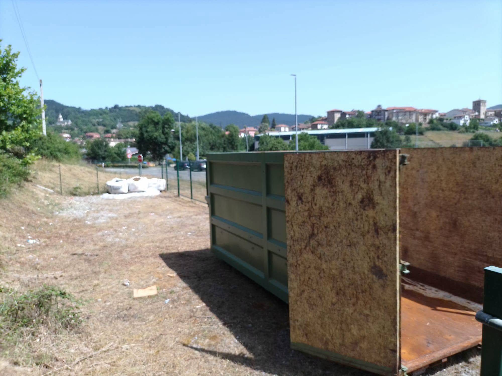 Zona de recogida de restos de poda en la zona de la Bárcena en Artziniega