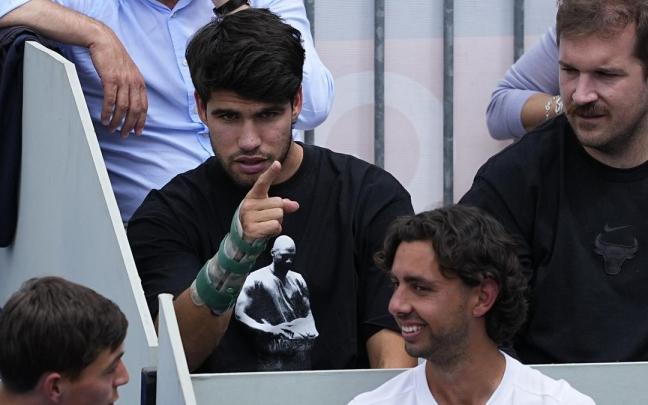 Carlos Alcaraz, en las gradas durante el pasado Open de Madrid.