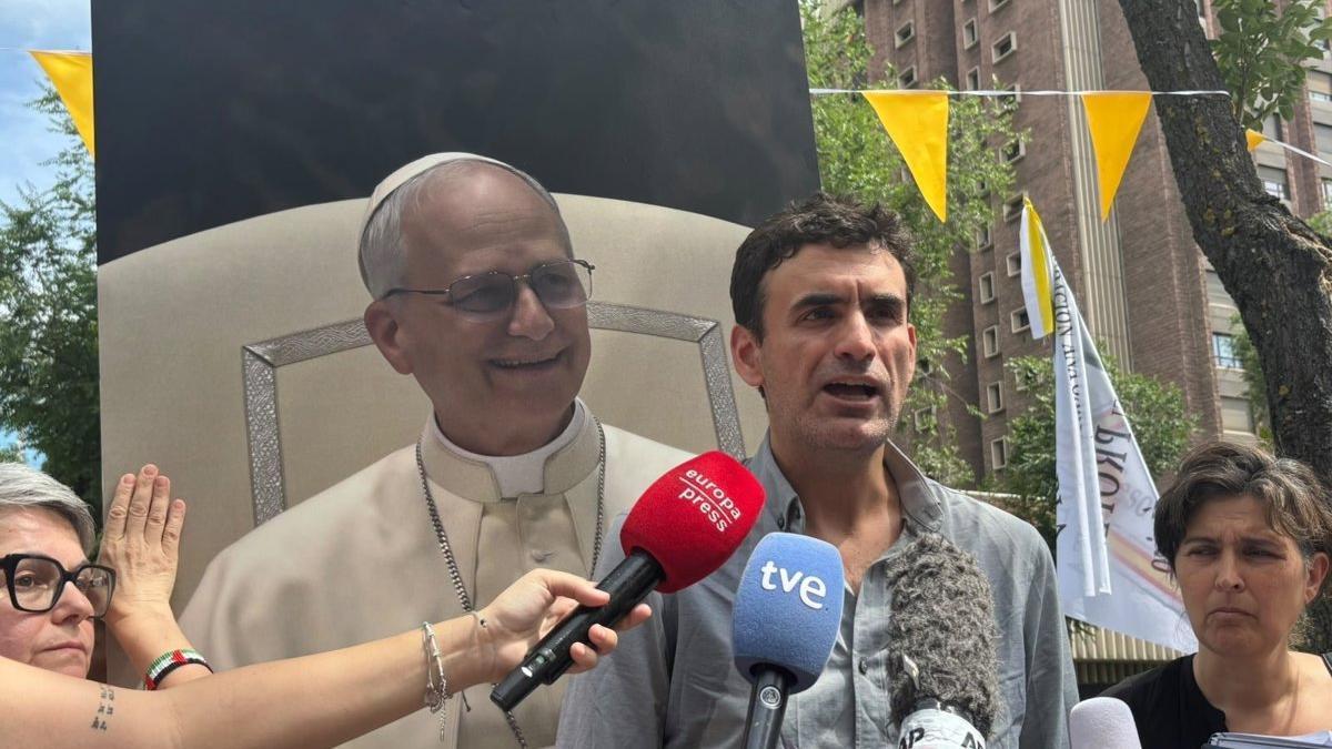 Miguel Hurtado, primer denunciante de abusos de la Abadía de Montserrat, escenifica un encuentro ficiticio en la Nunciatura con León XIV