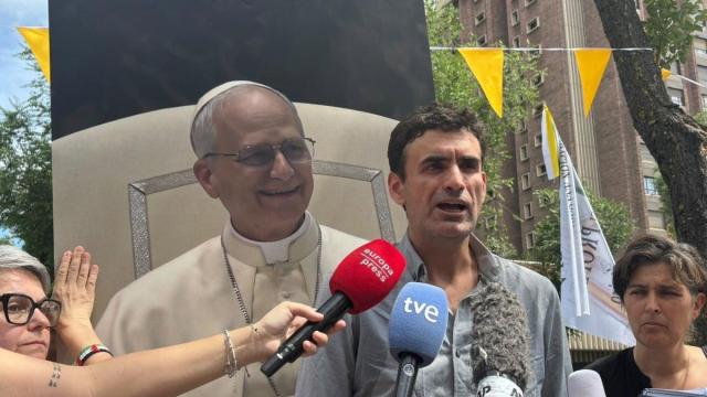 Miguel Hurtado, primer denunciante de abusos de la Abadía de Montserrat, escenifica un encuentro ficiticio en la Nunciatura con León XIV